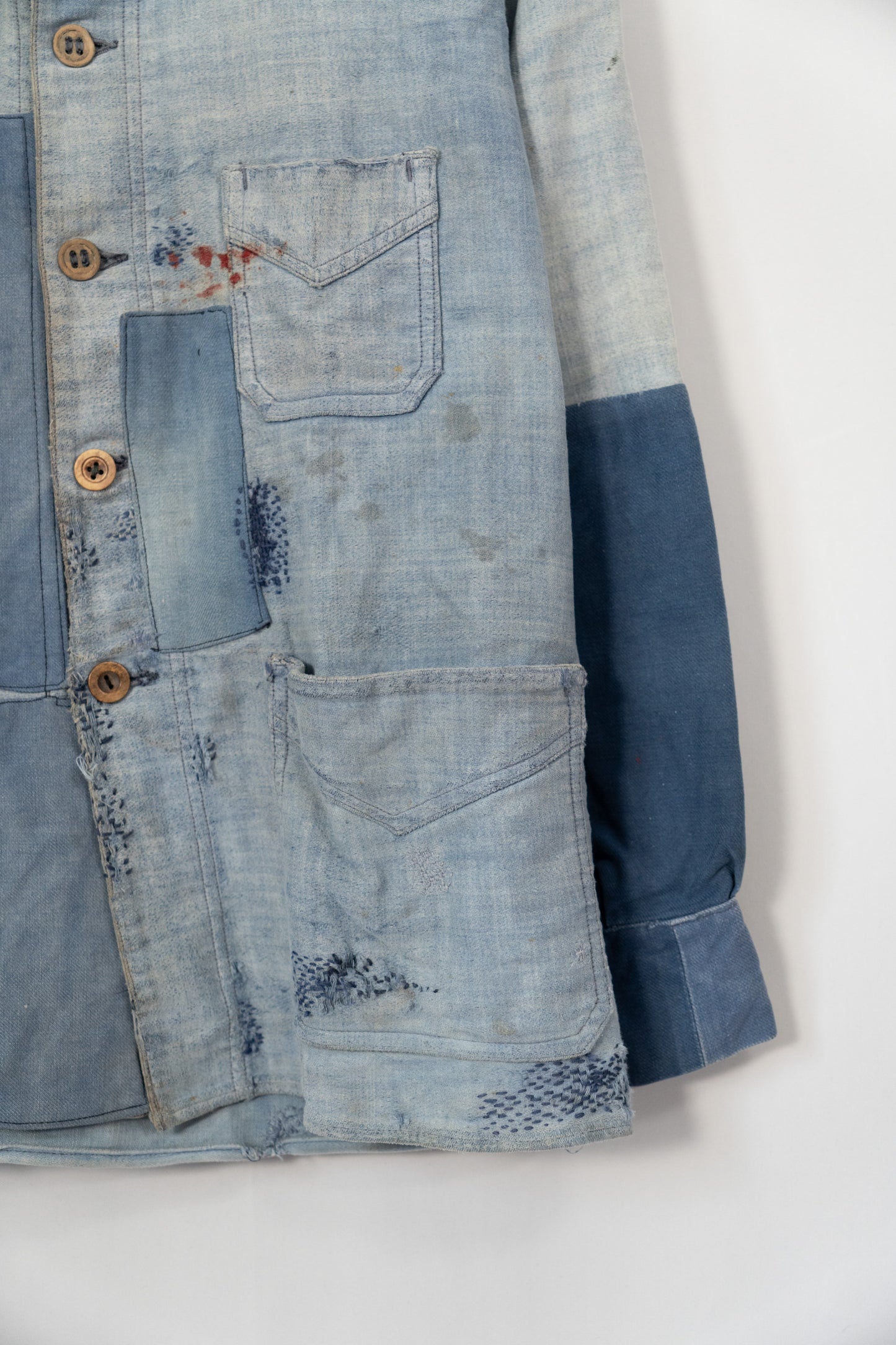 Französische Arbeitsjacke aus blauem, leichtem Moleskin aus den 30er Jahren, geflickt, verblasst
