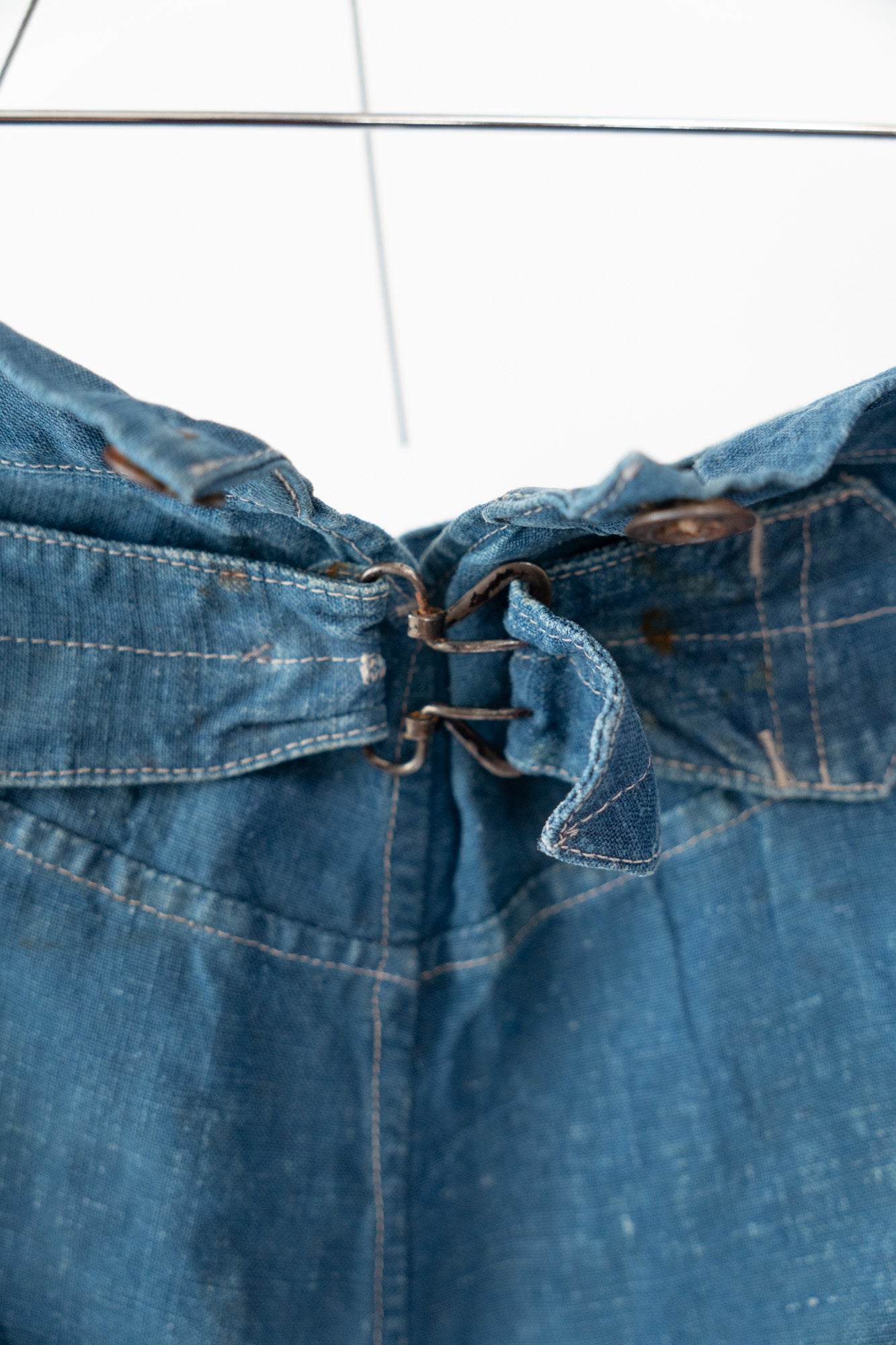 20er Jahre französische Vintage-Indigo-Leinen-Arbeitshose PatchWork