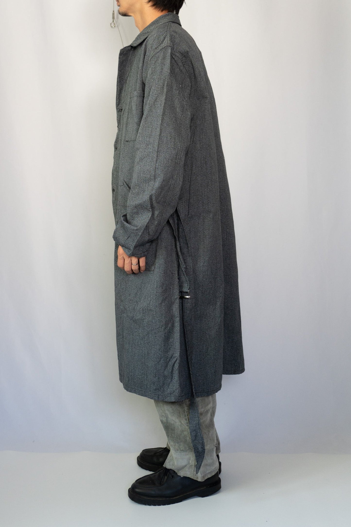 Manteau d'atelier en chambray noir des années 50-60, stock mort
