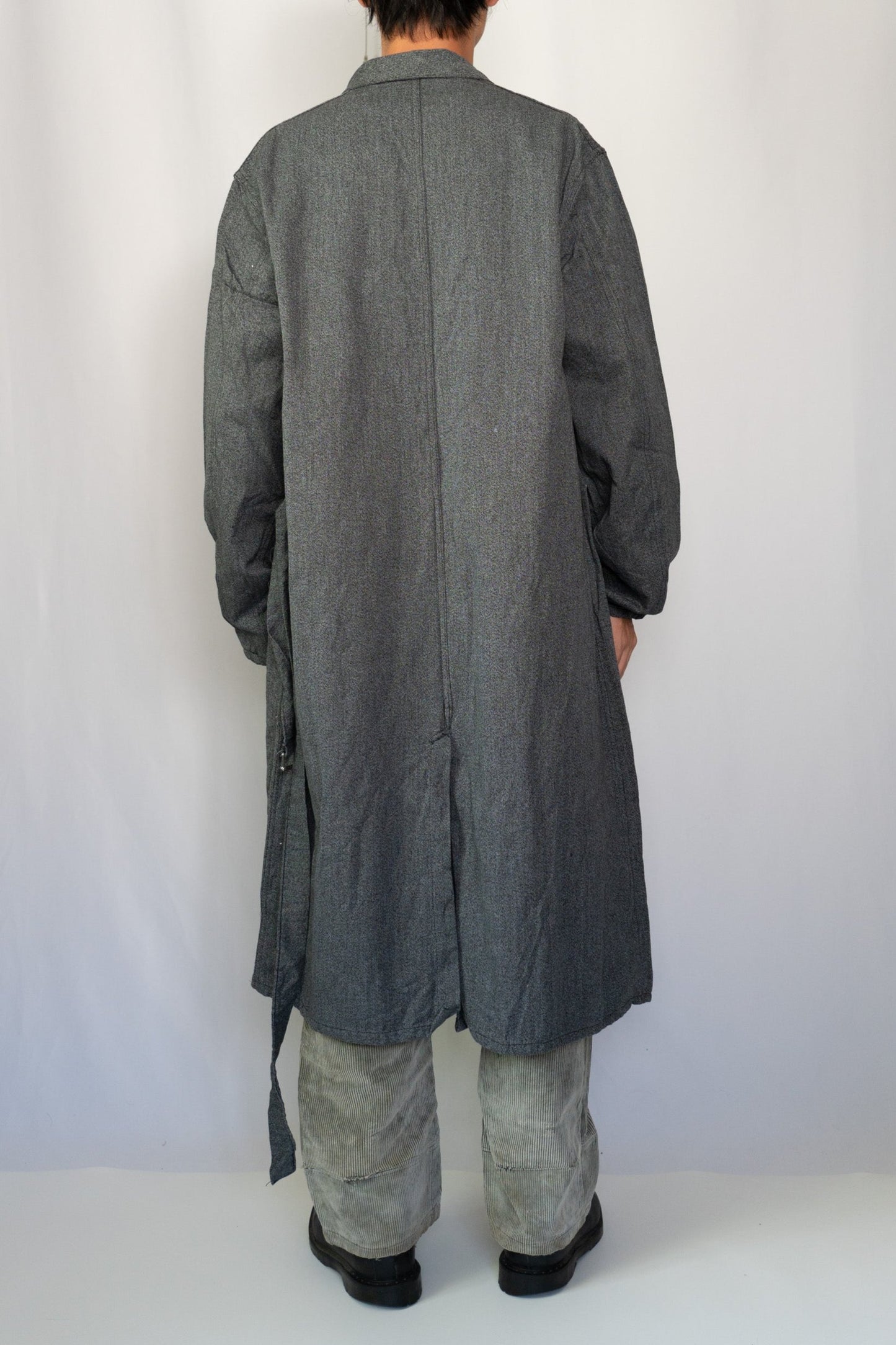 Manteau d'atelier en chambray noir des années 50-60, stock mort