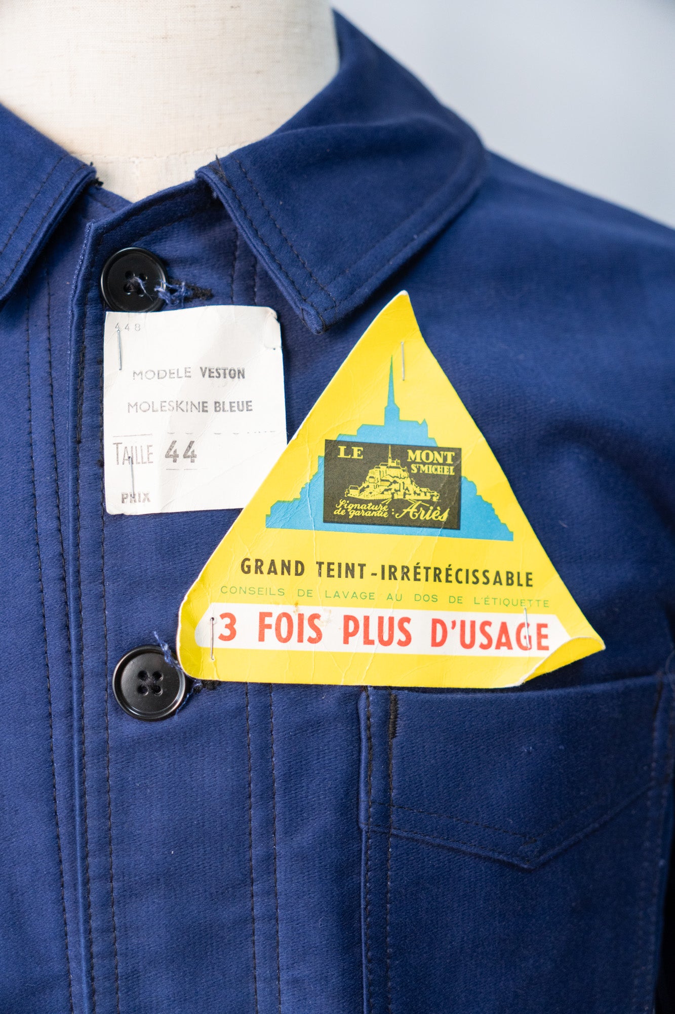 Veste de travail française en moleskine bleue des années 40 « Le Mont St Mitchel » Deadstock taille 44