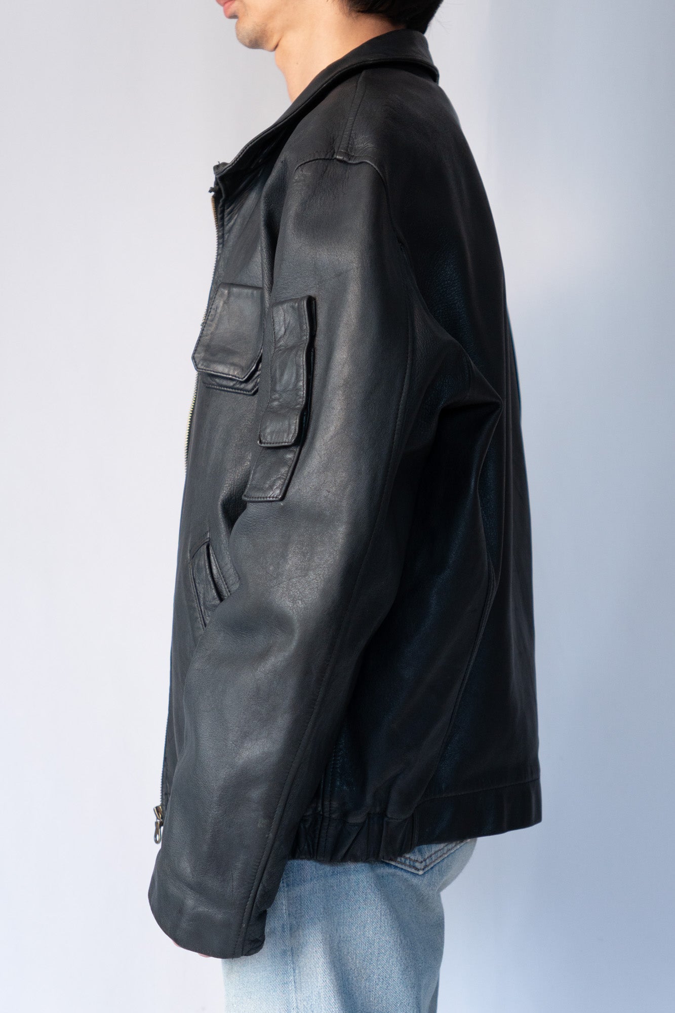 Veste en cuir de pilote de l'armée de l'air française des années 70 avec mentonnière