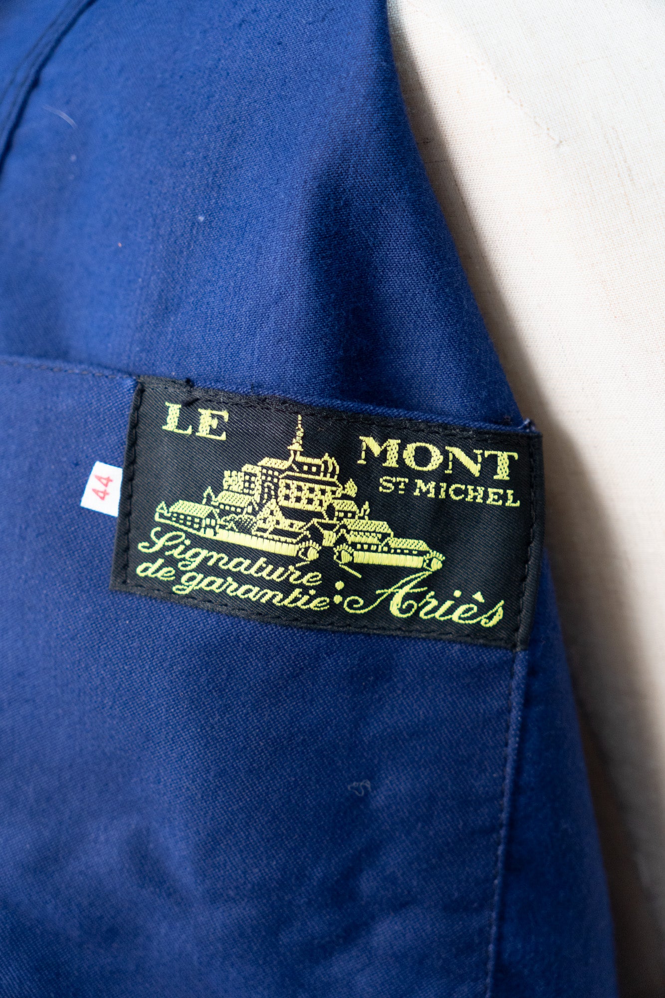 Veste de travail française en moleskine bleue des années 40 « Le Mont St Mitchel » Deadstock taille 44