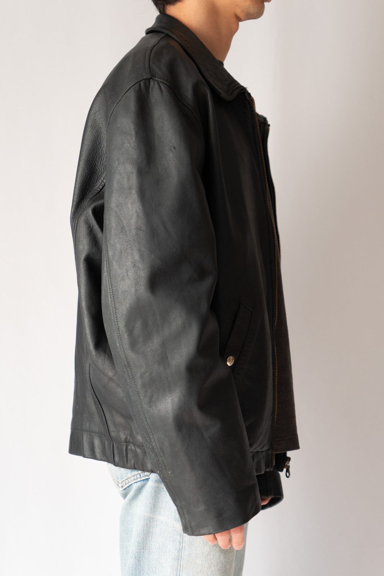 Veste en cuir de pilote de l'armée de l'air française des années 70 avec mentonnière