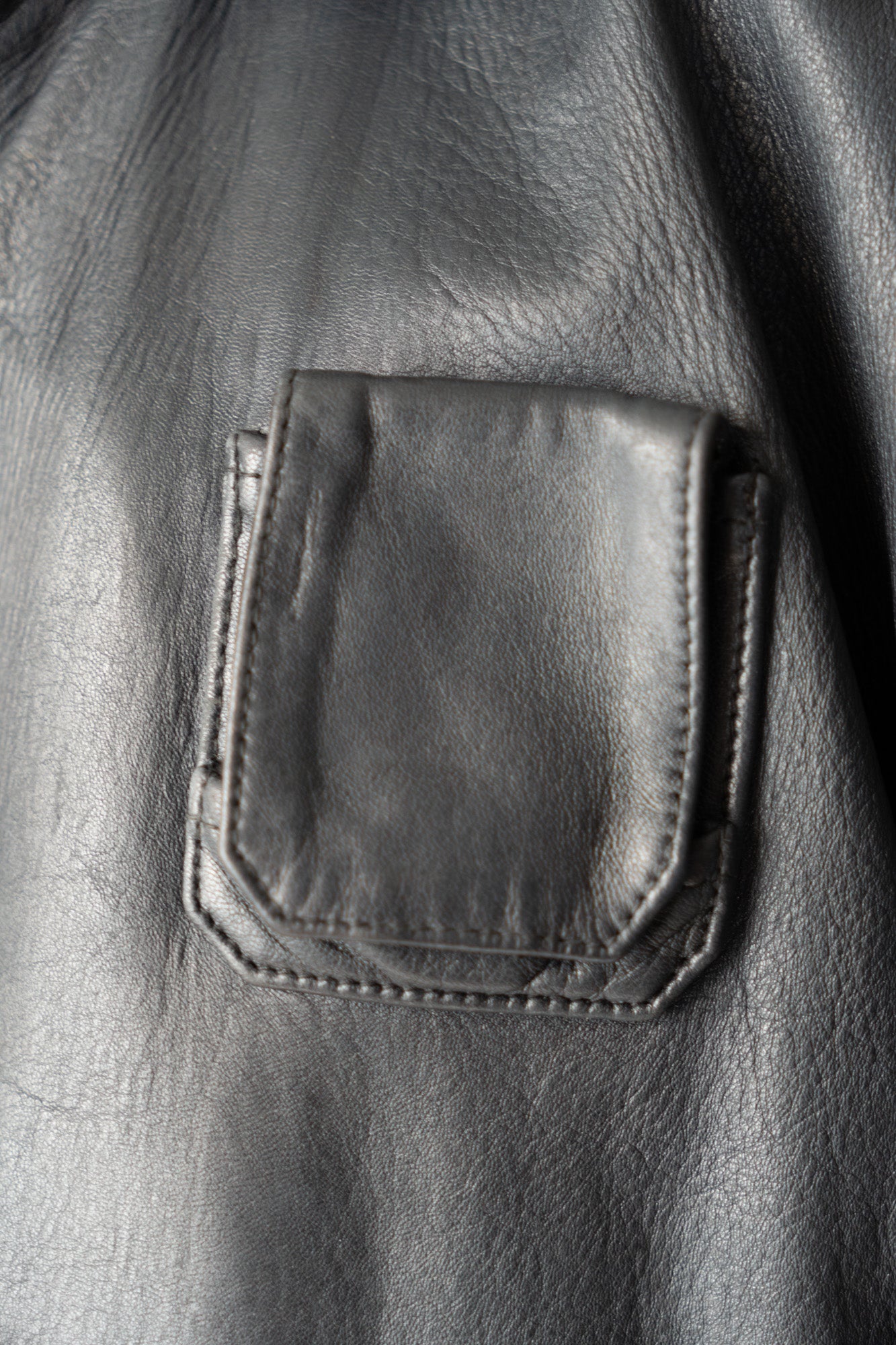Veste en cuir de pilote de l'armée de l'air française des années 70 avec mentonnière