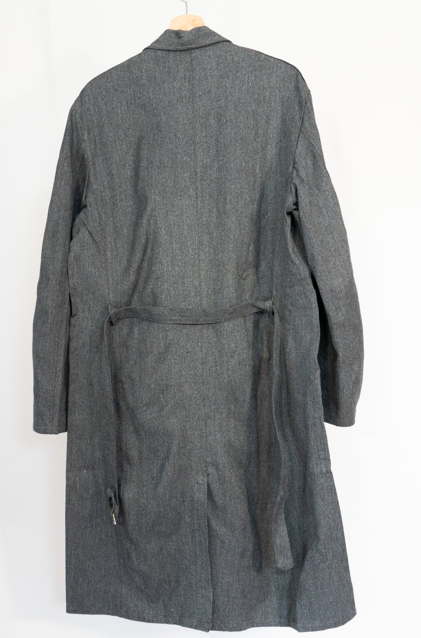 50 Schwarzer Chambray-Ateliermantel „AU MOLINEL” DEAD STOCK