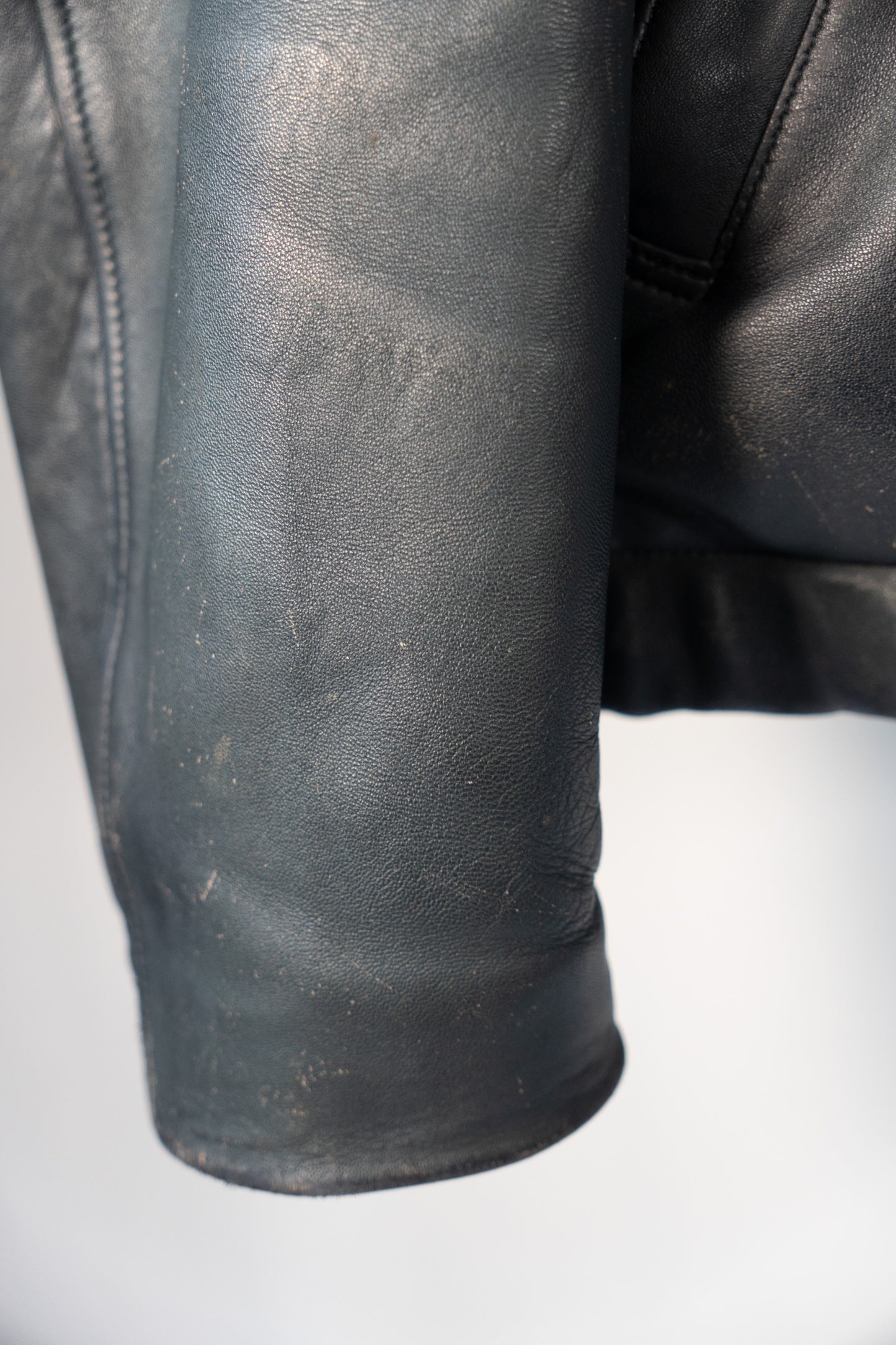Veste de pilote en cuir de l'armée de l'air française des années 70 avec doublure et col en fourrure