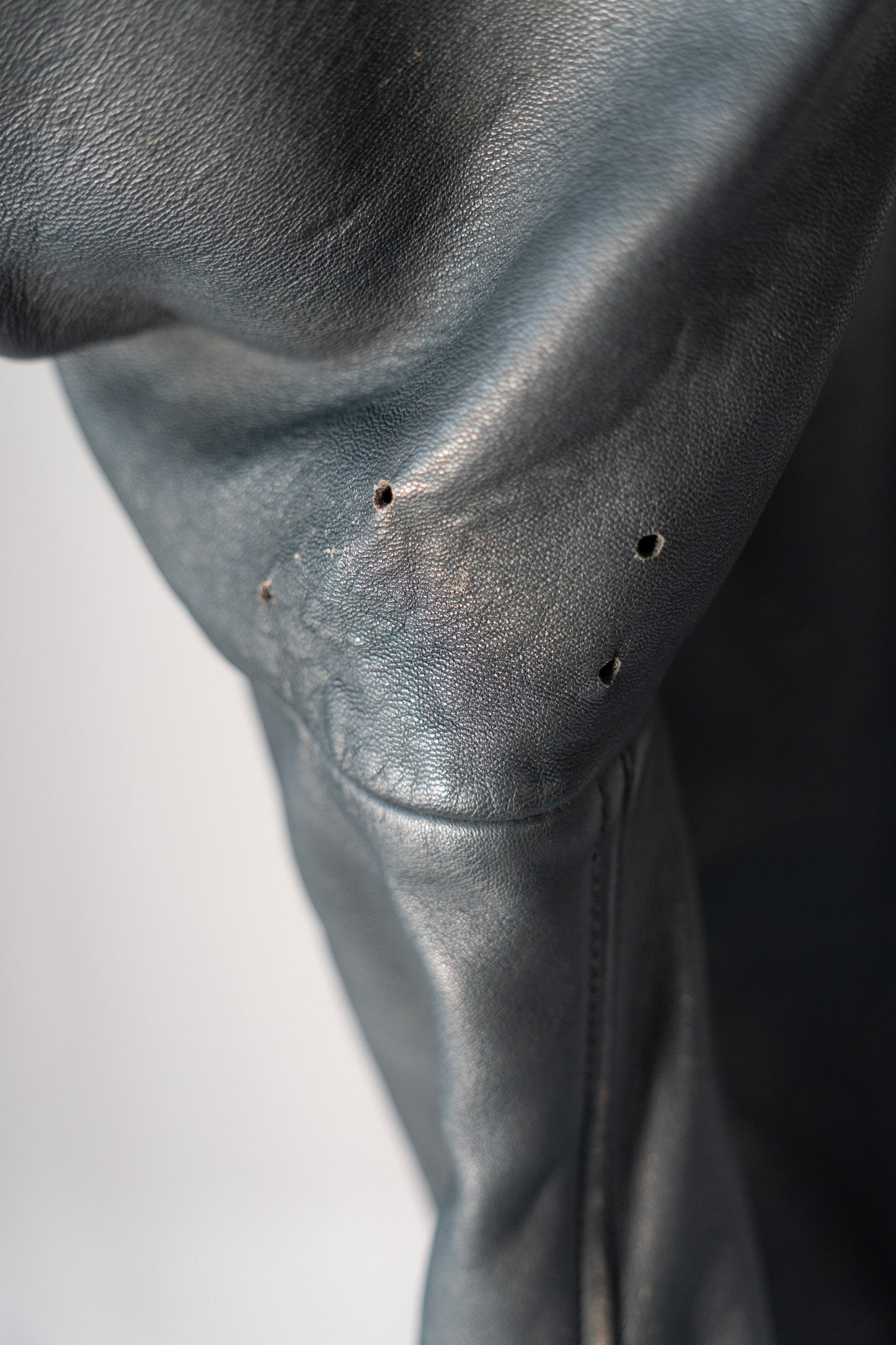 Veste de pilote en cuir de l'armée de l'air française des années 70 avec doublure et col en fourrure