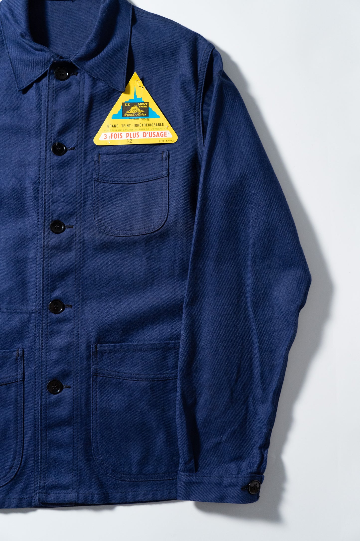 Veste en sergé de coton bleu français des années 50 « Le Mont St Michel » Dead Stock