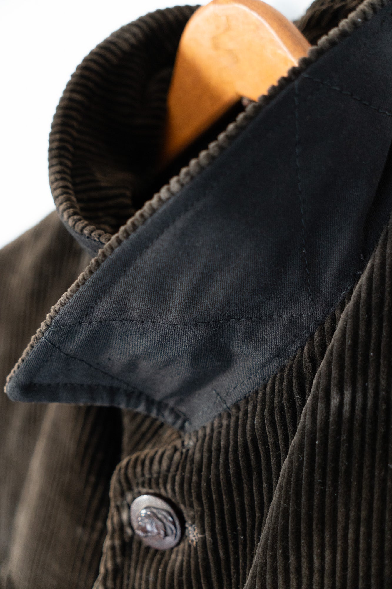 Veste de chasse en velours côtelé marron Adolphe Lafont des années 30