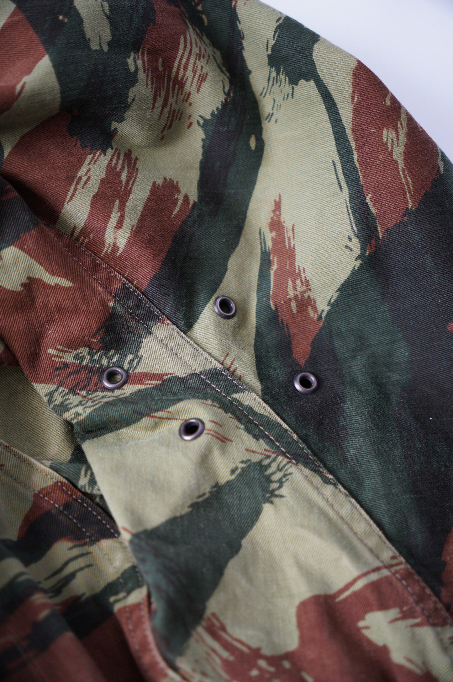 60er Jahre französische Armee TAP47/56 Fallschirmjägerjacke mit Eidechsen-Tarnmuster