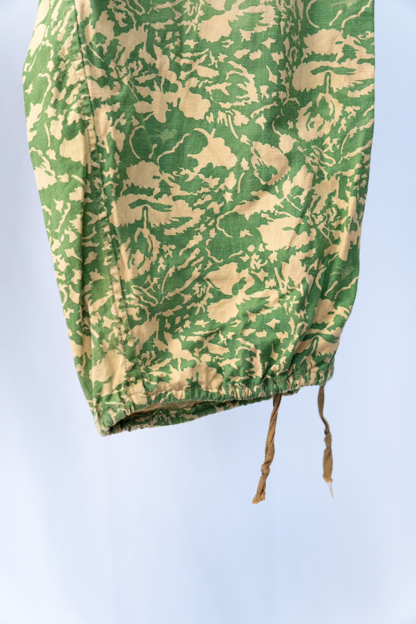 Pantalon de sniper de l'armée roumaine des années 50, camouflage feuille d'été